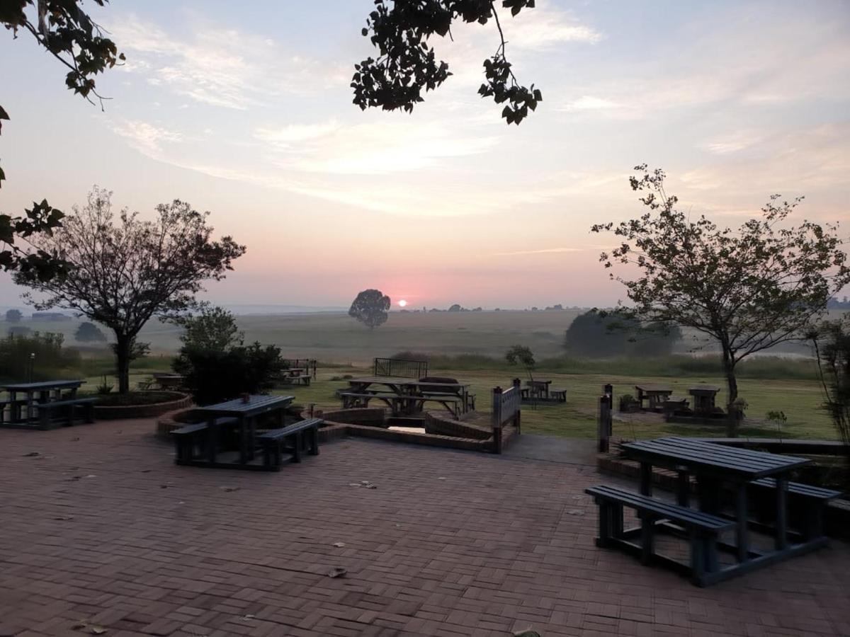 4 Seasons Country Club Hotel Bronkhorstspruit Exterior photo